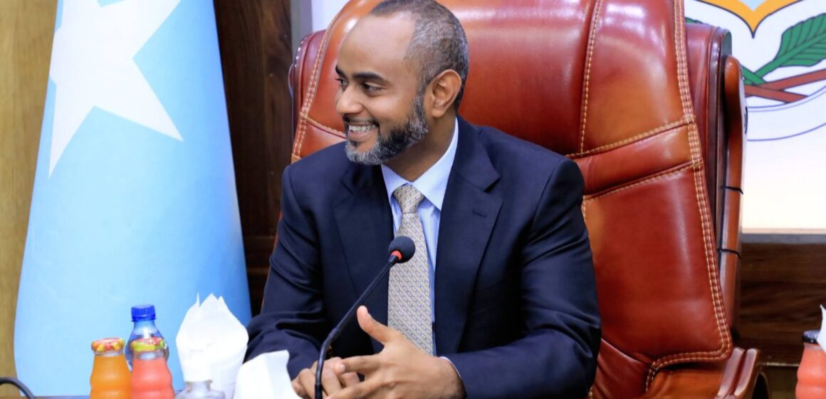 gudoomiye-jaamac-1536x1024 Mooshin laga gudbiyay Wasiirka Arrimaha Gudaha oo la baabi’iyay